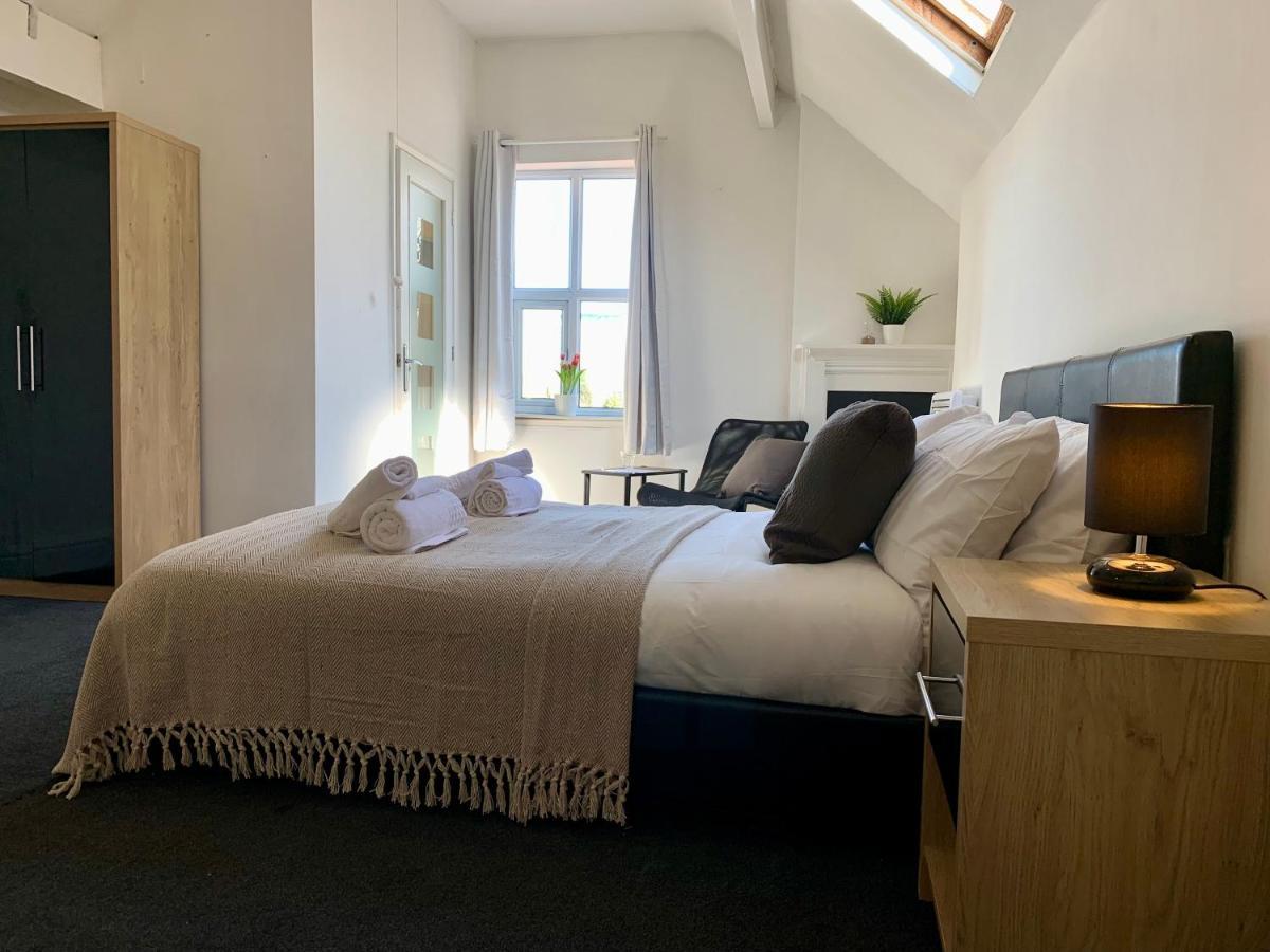 Somerford Place - 6 Beds - Sleeps 12 - Parks 2-3 Cars/Vans Willenhall Εξωτερικό φωτογραφία